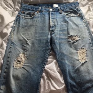 Levi 501s w/ button fly